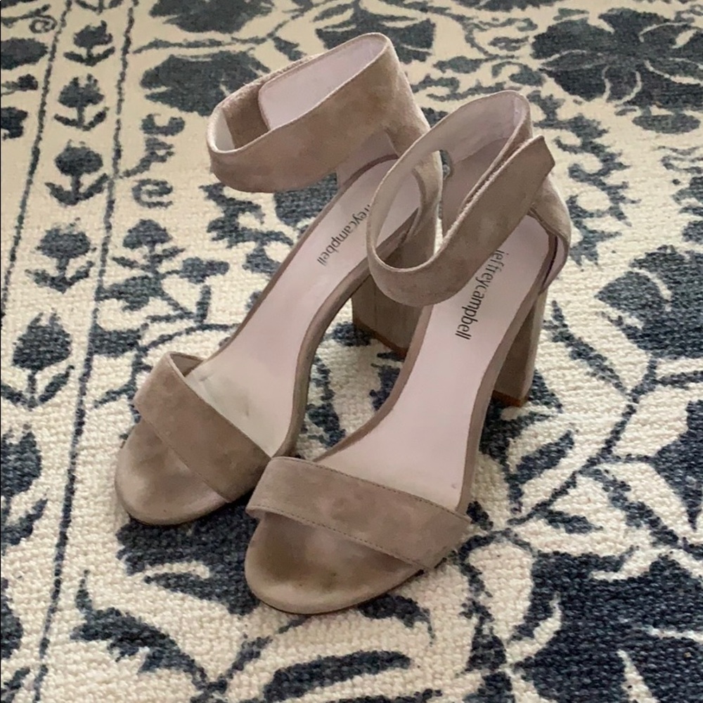 Lindsay nude heel